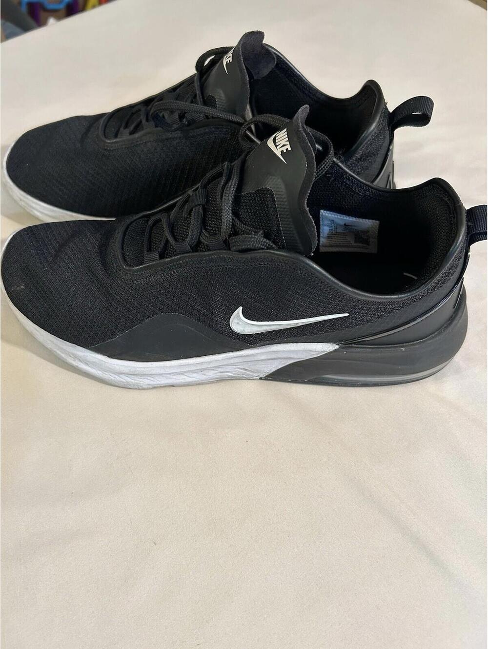 Nike Air Max Motion 2 black/white size 11